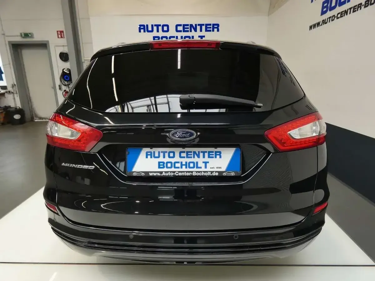 Gebraucht Ford Mondeo Titanium 150 PS (110 kW) 2016 Iridiumschwarz metallic Kombi