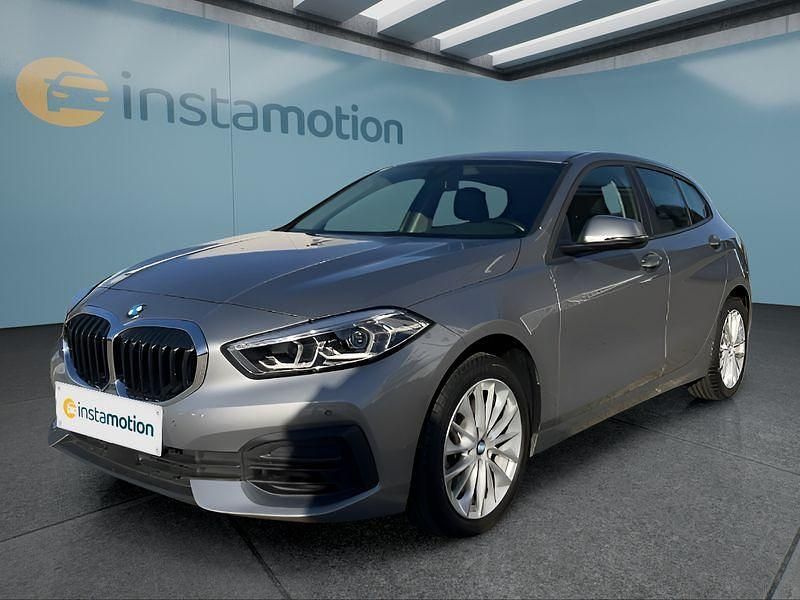 Grau Gebraucht 2022 BMW 120 Advantage Kleinwagen | 28.199 € (Teuer) - Bild 1/4