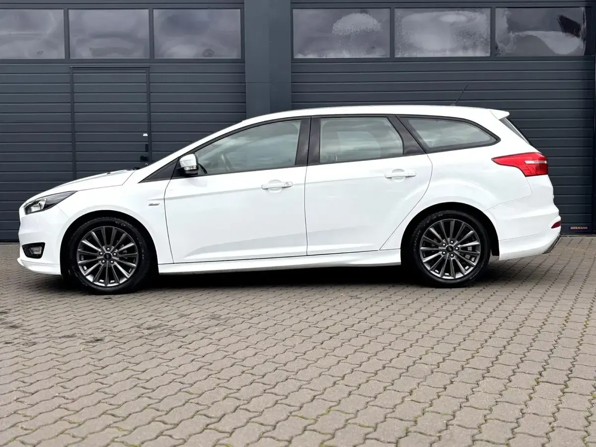 Usado Ford Focus ST-Line 140 CV (102 kW) 2018 Blanco Berlina