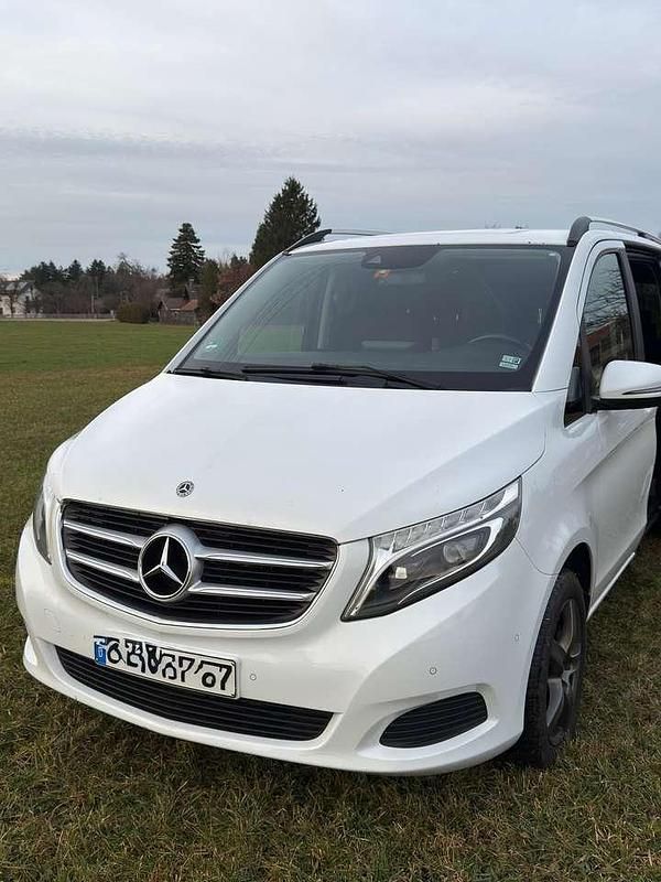 Weiß Gebraucht 2018 Mercedes V250 Avantgarde Van / Kleinbus | 32.000 € - Bild 1/4