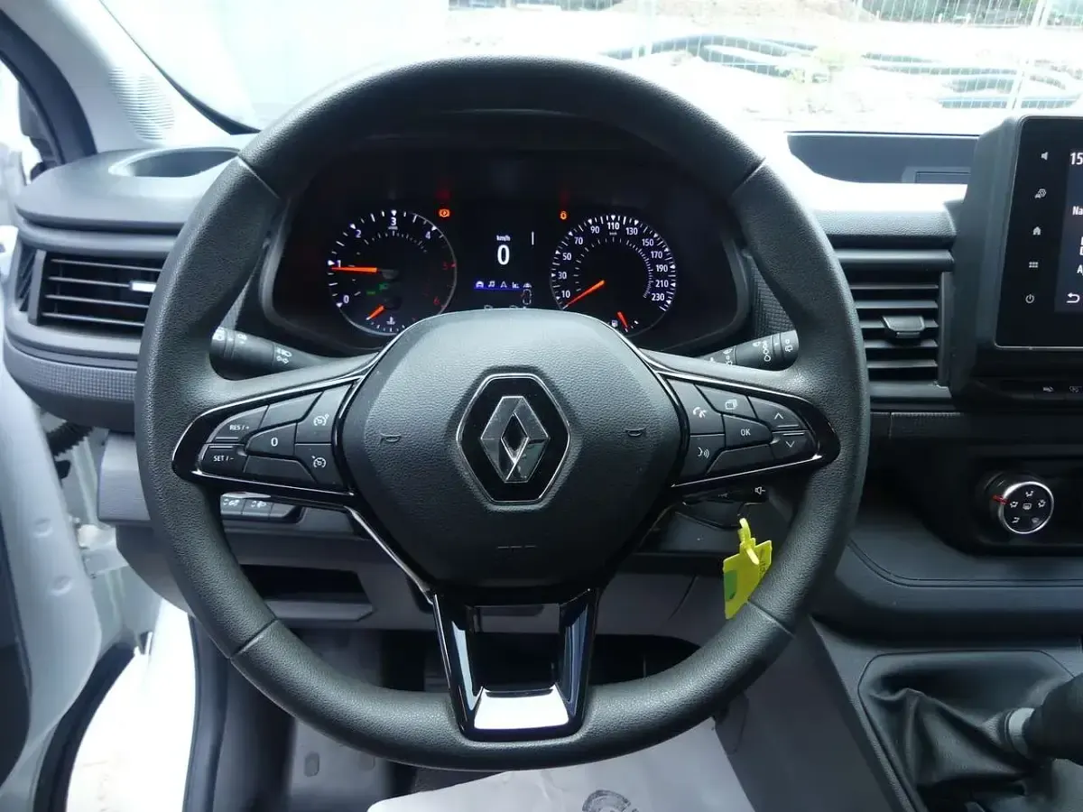 Gebraucht Renault Trafic 131 PS (96 kW) 2022 Weiß Van / Kleinbus