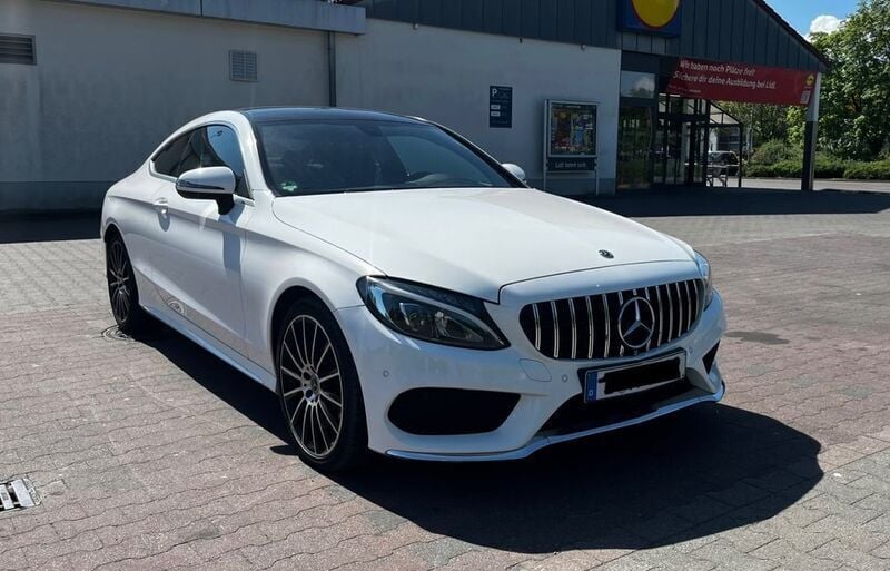Weiß Gebraucht 2018 Mercedes C250 AMG line Coupé | 26.000 € (Guter Preis) - Bild 1/4
