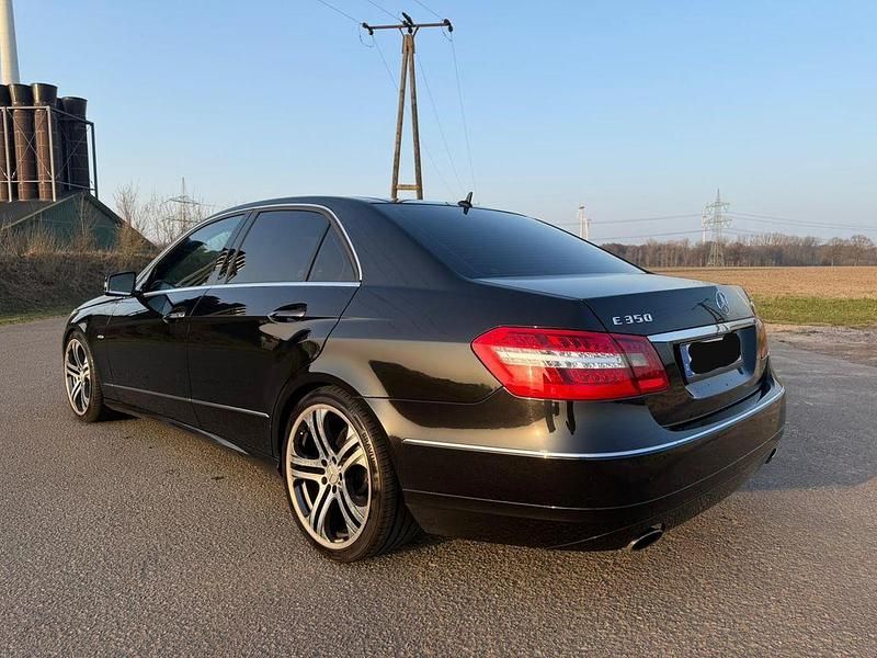 Gebraucht Mercedes E350 Avantgarde 231 PS (169 kW) 2009 Schwarz Limousine