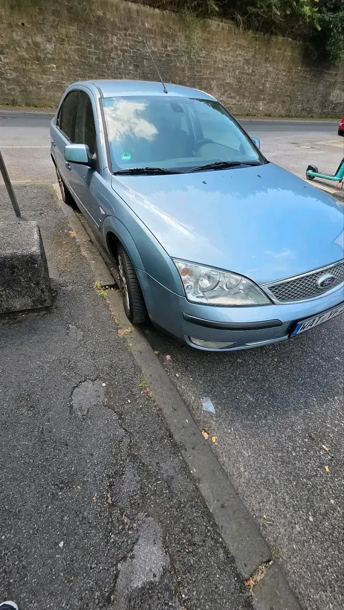Gebraucht Ford Mondeo 170 PS (125 kW) 2004 Blau Limousine