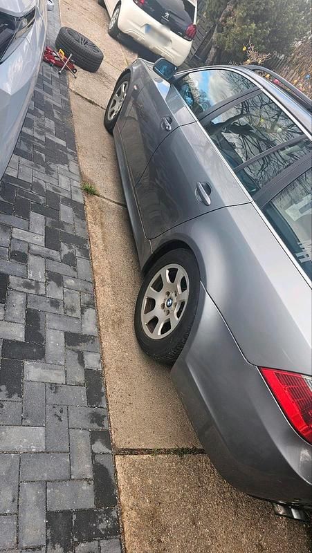 Gebraucht BMW 525 177 PS (130 kW) 2007 Grau Kombi