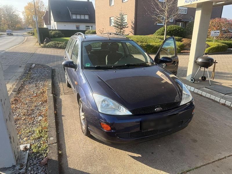 Blau Gebraucht 2002 Ford Focus Ghia Kombi | 1.800 € (Fairer Preis) - Bild 1/4