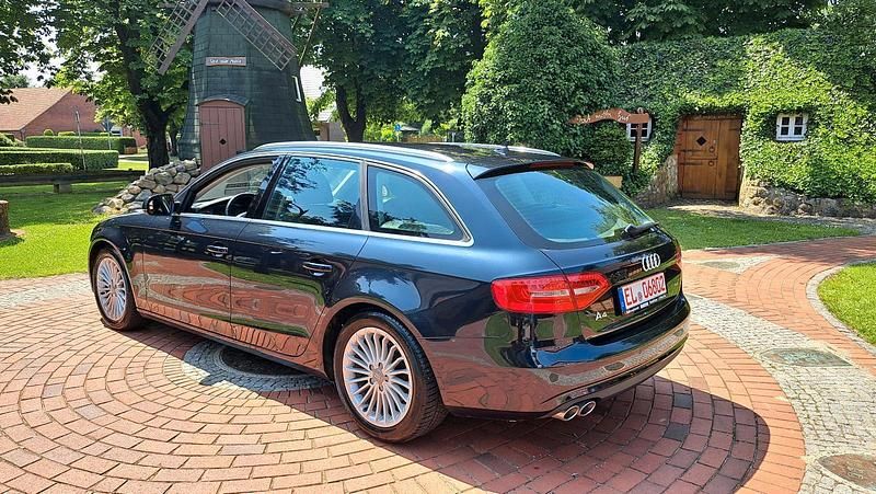 Gebraucht Audi A4 150 PS (110 kW) 2015 Grau Kombi