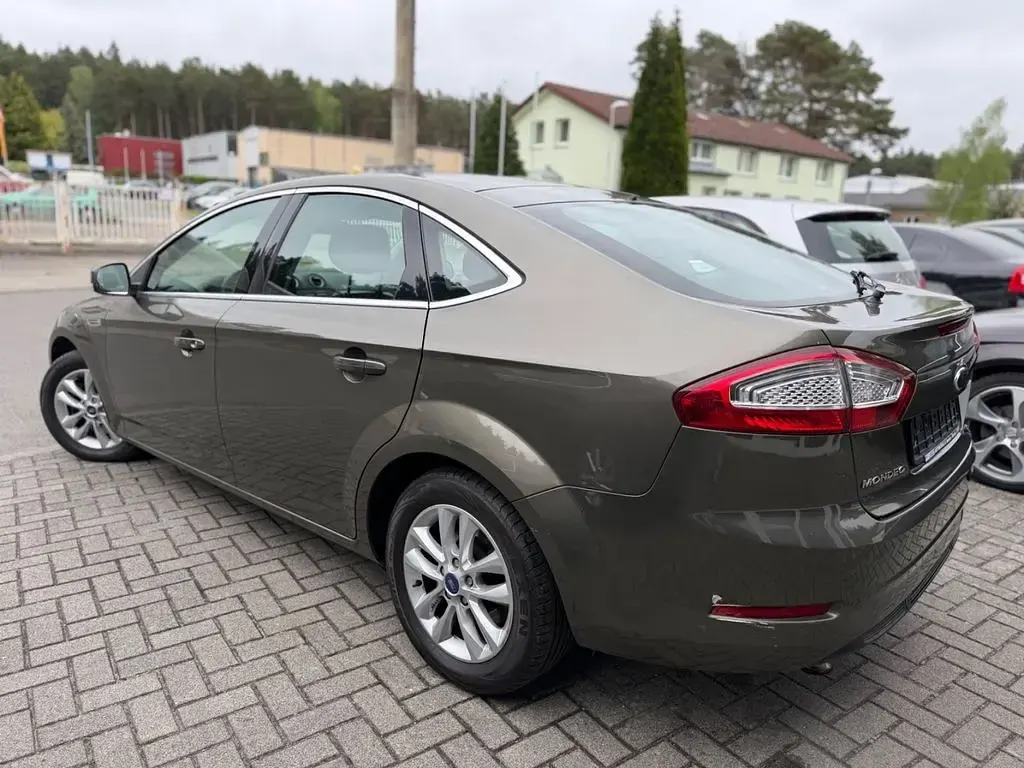 Gebraucht Ford Mondeo Titanium 160 PS (117 kW) 2011 Braun Limousine