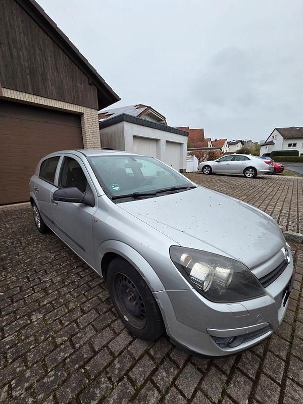 Gebraucht Opel Astra 90 PS (66 kW) 2004 Silber Limousine