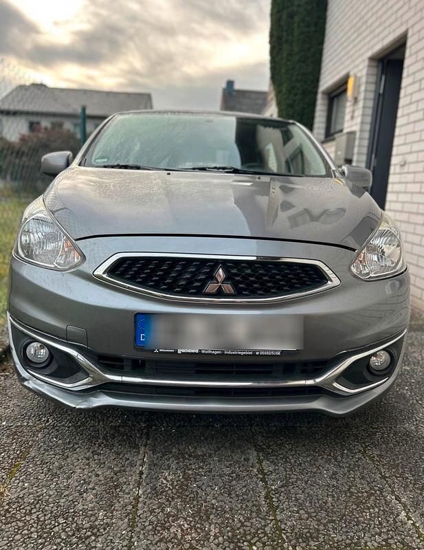 Grau Gebraucht 2016 Mitsubishi Space Star Edition Kleinwagen | 3.500 € (Superpreis) - Bild 1/4