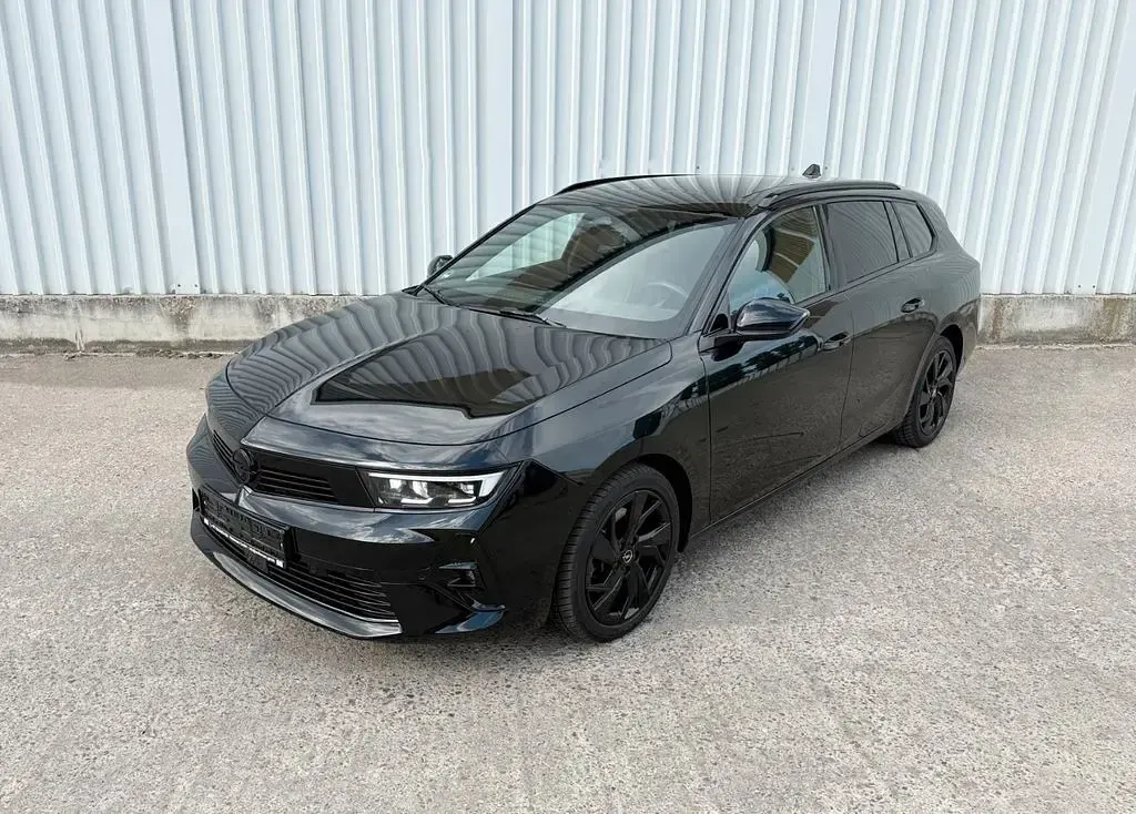 Gebraucht Opel Astra 131 PS (96 kW) 2024 Schwarz Kleinwagen
