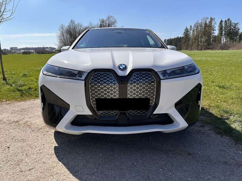 Weiß Gebraucht 2022 BMW iX SUV | 49.600 € (Fairer Preis) - Bild 1/4