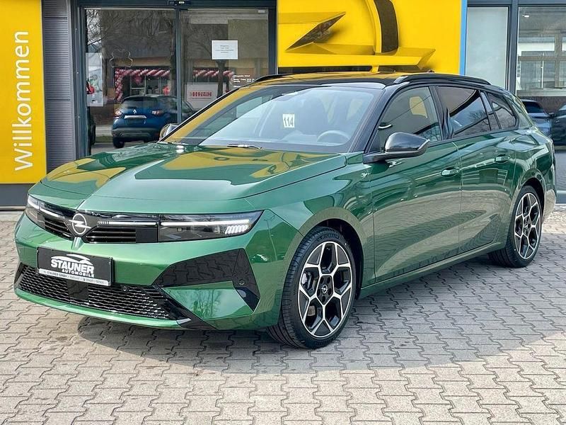 Neu Opel Astra Ultimate 145 PS (106 kW) 2026 Grün Kombi
