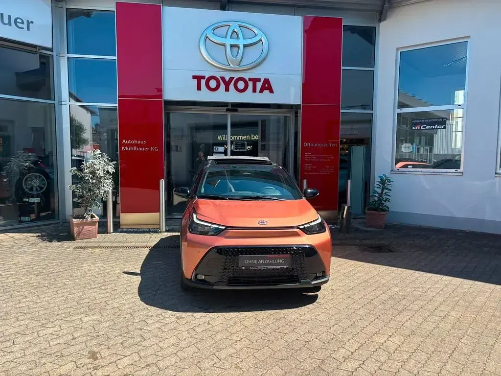 Neu Toyota Aygo X Lounge 92 PS (67 kW) 2026 Orange SUV