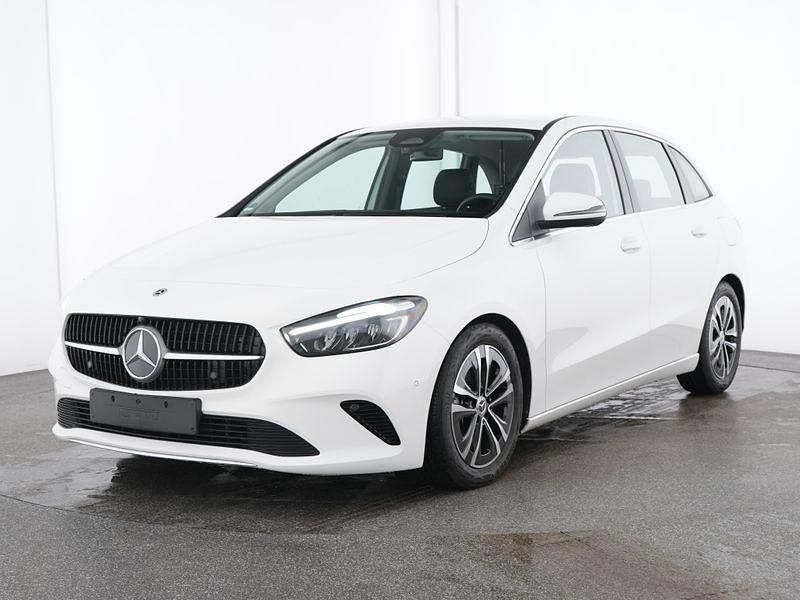 Weiß Gebraucht 2024 Mercedes B180 Van / Kleinbus | 30.890 € (Etwas zu teuer) - Bild 1/4