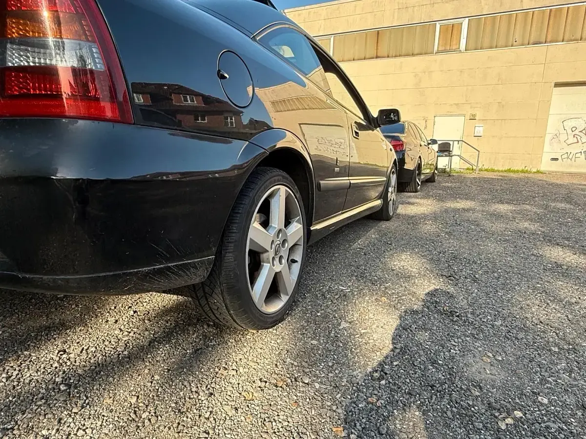 Gebraucht Opel Astra 190 PS (139 kW) 2001 Schwarz Coupé