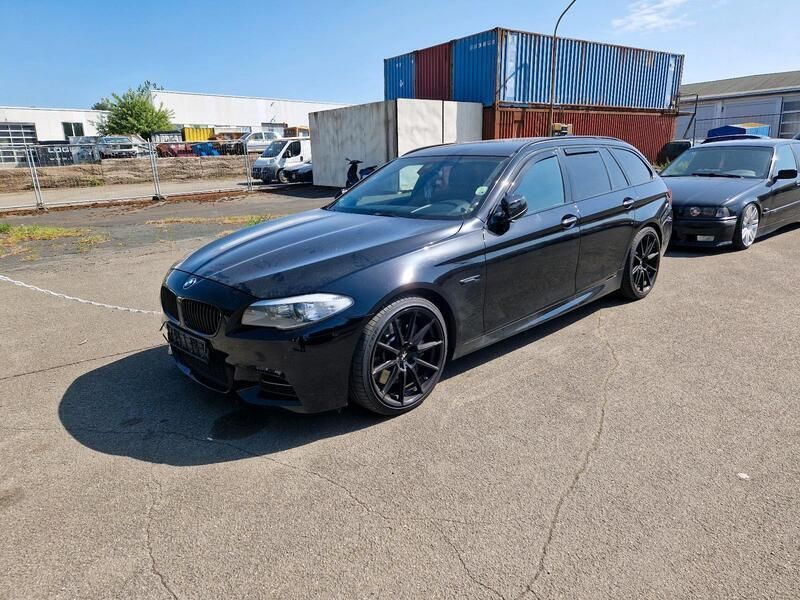 Schwarz Gebraucht 2013 BMW M550 Limousine | 11.500 € - Bild 1/4
