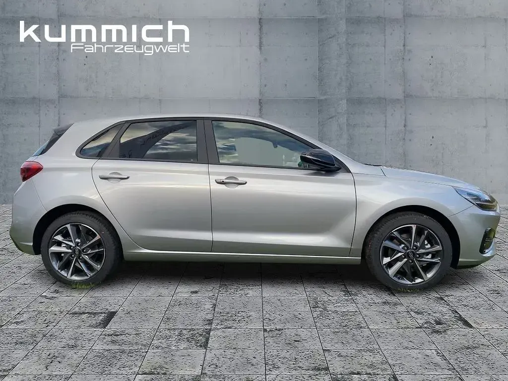 Gebraucht Hyundai i30 Advantage 140 PS (102 kW) 2024 Shimmering silver (silber) Limousine