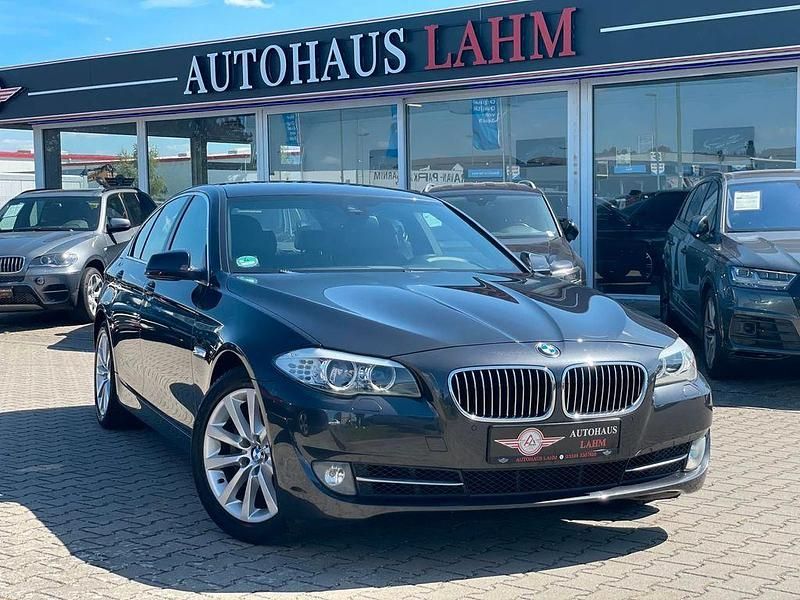 Grau Gebraucht 2013 BMW 520 Sport Line Limousine | 11.990 € (Fairer Preis) - Bild 1/4