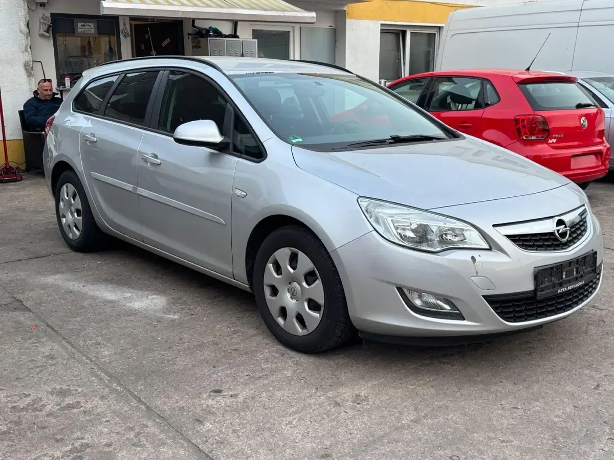 Gebraucht Opel Astra 95 PS (69 kW) 2011 Kombi