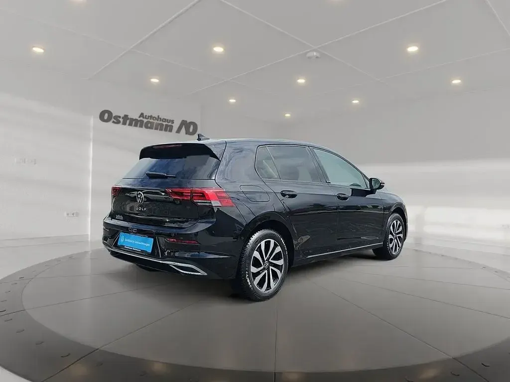 Gebraucht VW Golf VIII Active 150 PS (110 kW) 2023 Deep black perleffekt Limousine