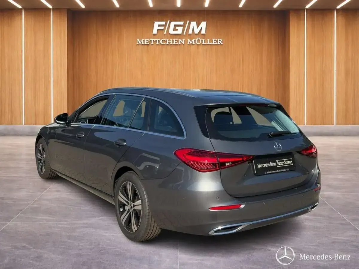 Gebraucht Mercedes C220 Avantgarde 197 PS (144 kW) 2025 Lack selenitgrau Kombi