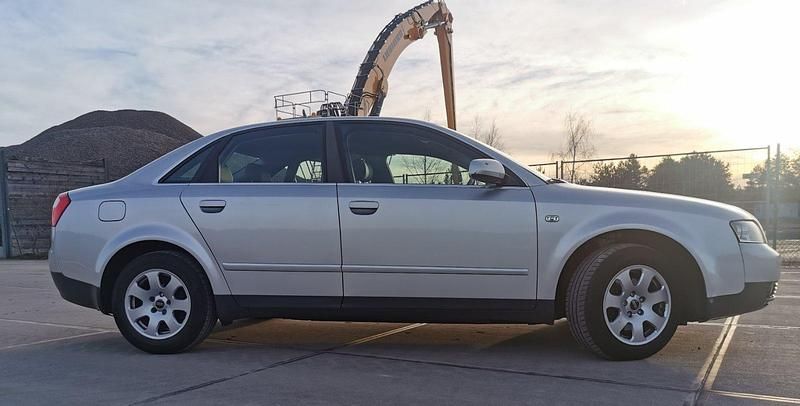 Gebraucht Audi A4 130 PS (95 kW) 2002 Silber Limousine