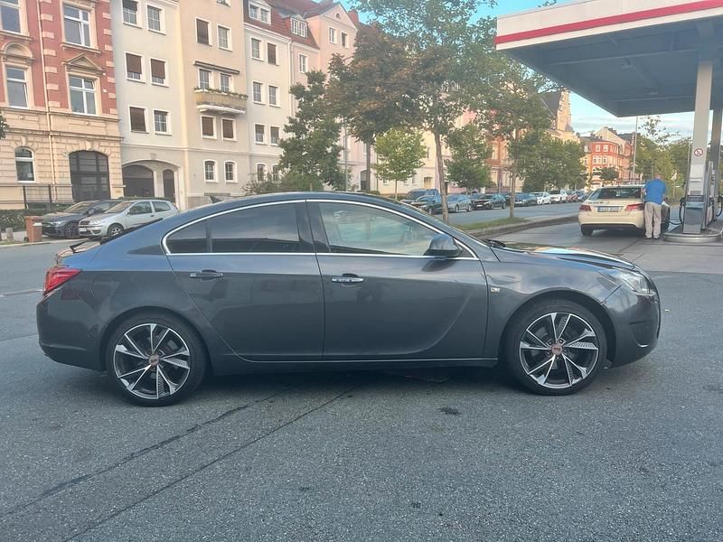 Grau Gebraucht 2009 Opel Insignia Limousine | 5.600 € (Fairer Preis) - Bild 1/4