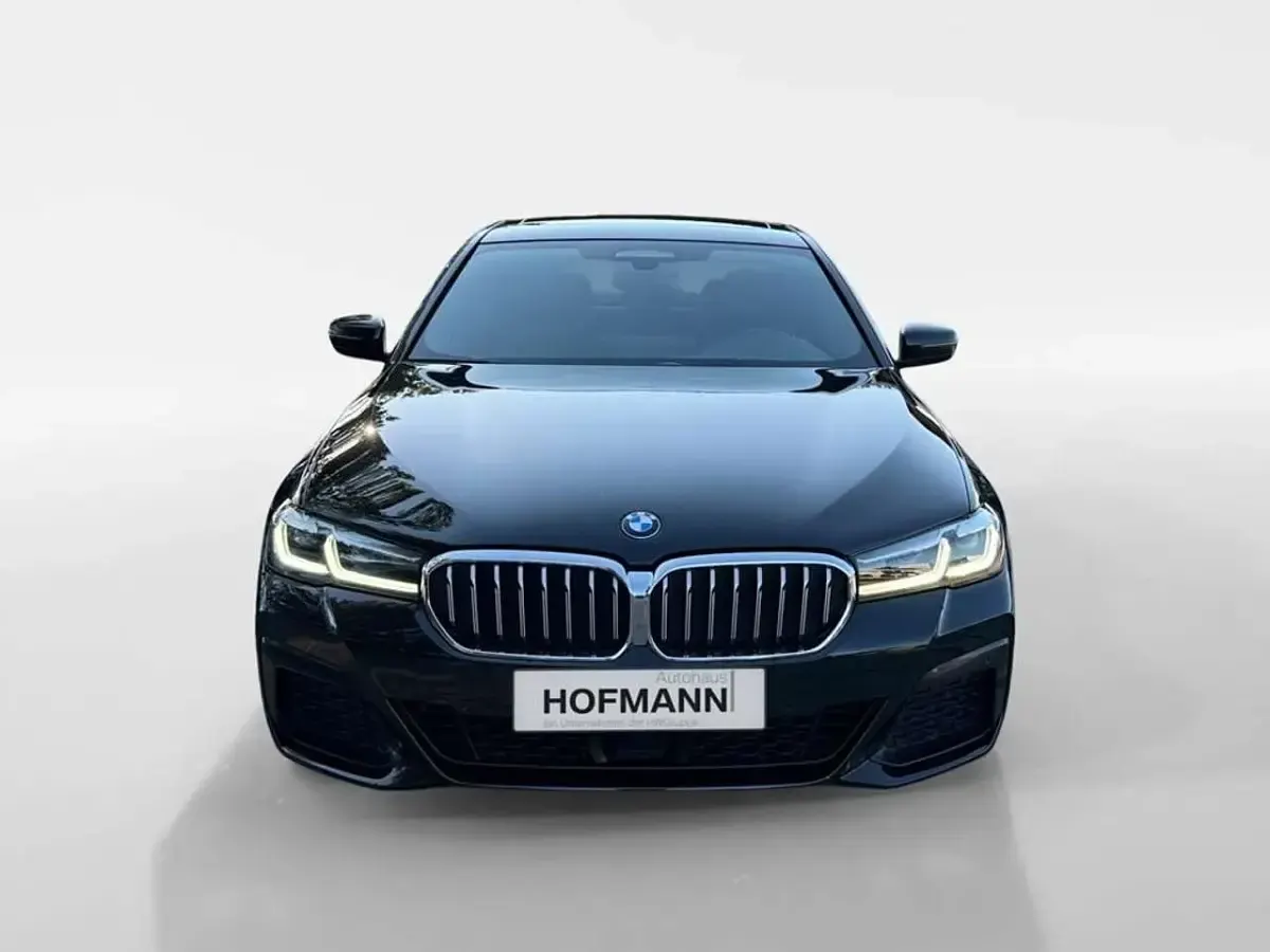 Gebraucht BMW 530 M Sport 286 PS (210 kW) 2023 Saphirschwarz metallic Limousine