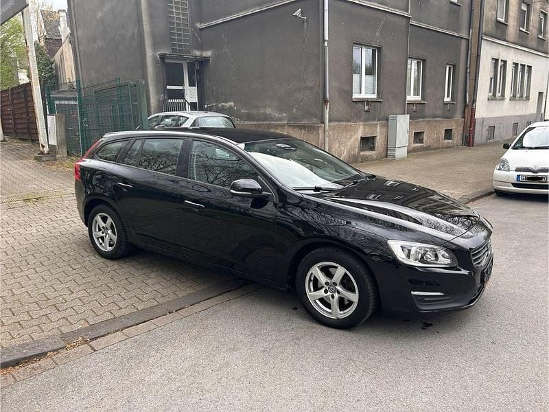 Gebraucht Volvo V60 120 PS (88 kW) 2016 Schwarz Kombi