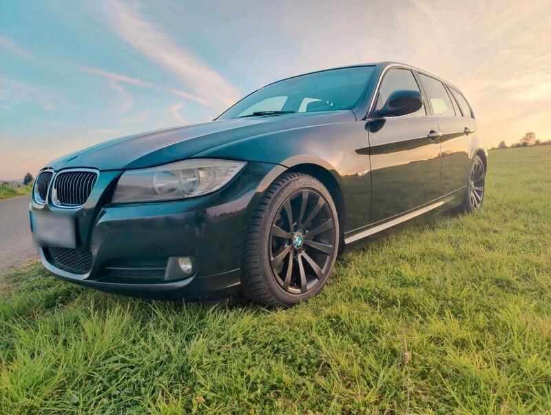 Schwarz Gebraucht 2012 BMW 325 Kombi | 4.900 € (Superpreis) - Bild 1/4