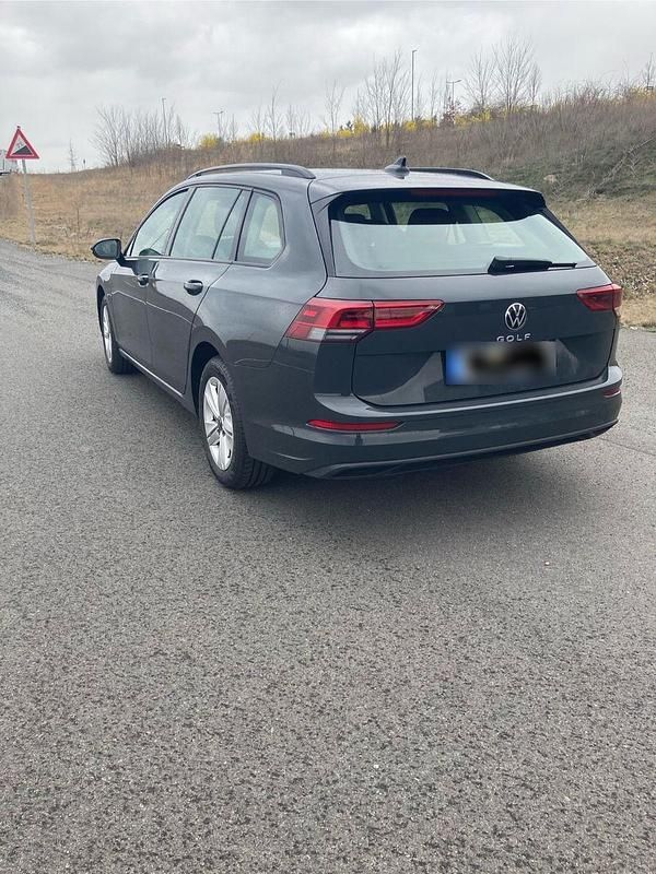 Gebraucht VW Golf VIII Life 116 PS (85 kW) 2023 Grau Kombi