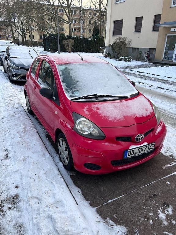 Rot Gebraucht 2009 Toyota Aygo Cool Kleinwagen | 1.500 € (Superpreis) - Bild 1/4