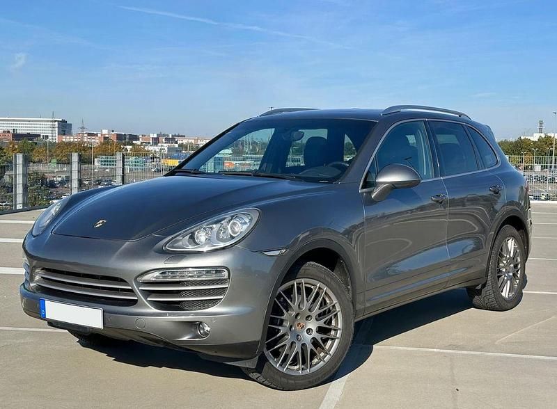 Grau Gebraucht 2014 Porsche Cayenne Platinum Edition SUV | 24.900 € (Superpreis) - Bild 1/4