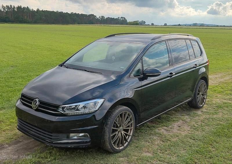 Schwarz Gebraucht 2015 VW Touran Van / Kleinbus | 17.666 € (Etwas zu teuer) - Bild 1/4