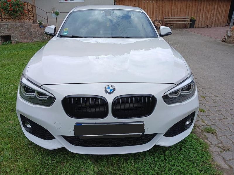 Weiß Gebraucht 2019 BMW 118 M Sport Kleinwagen | 14.600 € (Guter Preis) - Bild 1/4