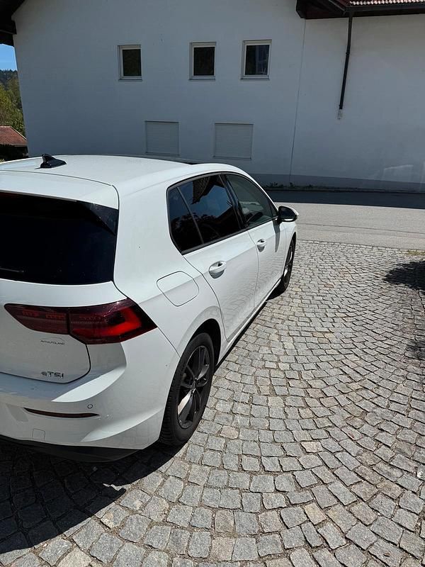 Gebraucht VW Golf VIII 150 PS (110 kW) 2020 Weiß Kombi