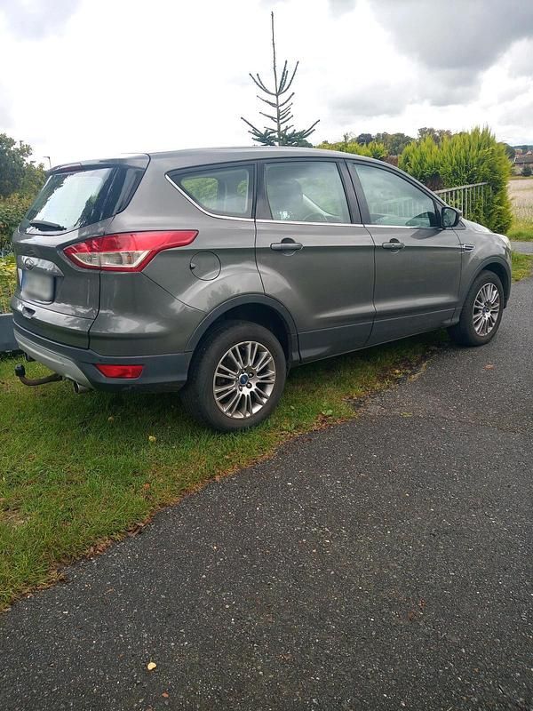 Gebraucht Ford Kuga 166 PS (122 kW) 2014 Grau SUV