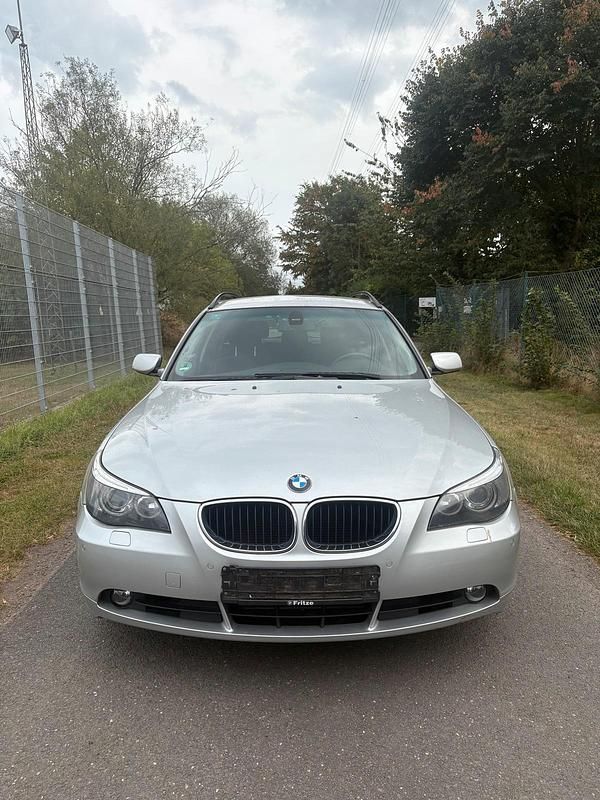 Silber Gebraucht 2006 BMW 520 Kombi | 1.700 € (Superpreis) - Bild 1/4