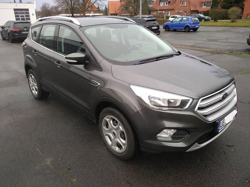 Usata Ford Kuga Trend 120 CV (88 kW) 2017 Grigio SUV