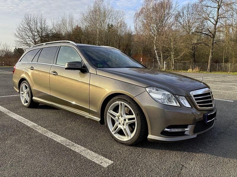 Gebraucht Mercedes E250 Avantgarde 204 PS (150 kW) 2012 Grau Kombi
