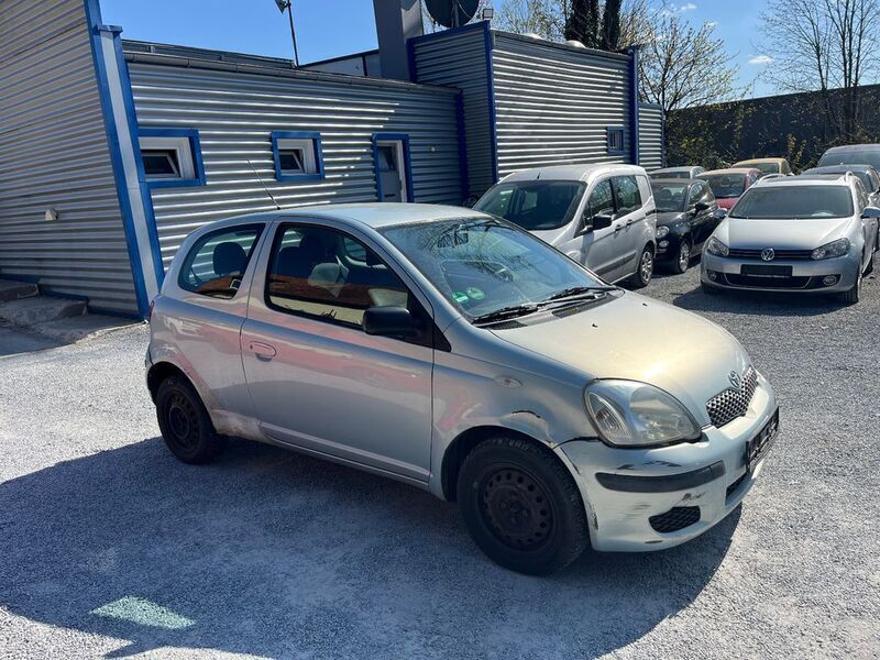 Blau Gebraucht 2003 Toyota Yaris Kleinwagen | 900 € (Superpreis) - Bild 1/4