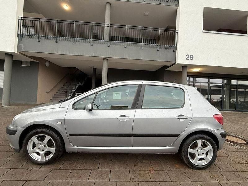 Grau Gebraucht 2005 Peugeot 307 Tendance Limousine | 1.200 € (Guter Preis) - Bild 1/4