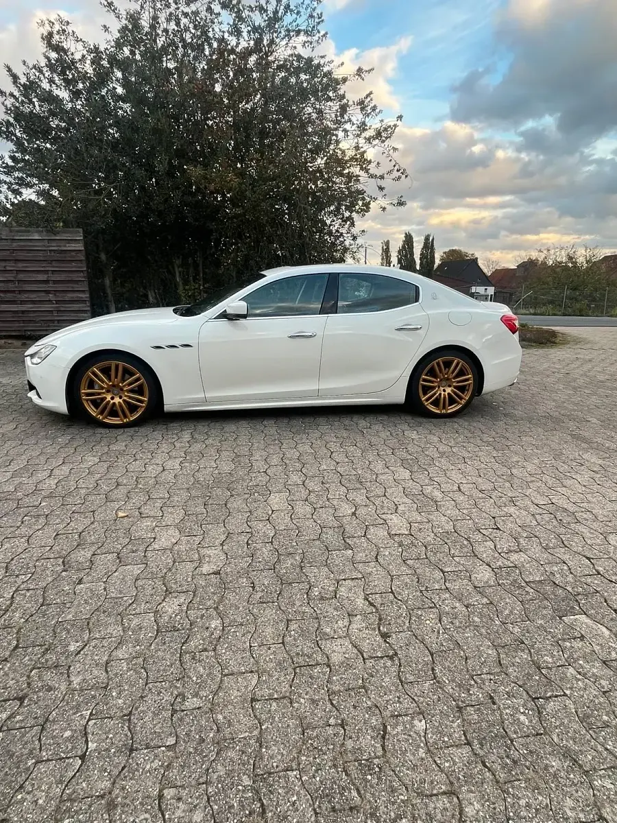Gebraucht Maserati Ghibli 276 PS (202 kW) 2013 Weiß Limousine