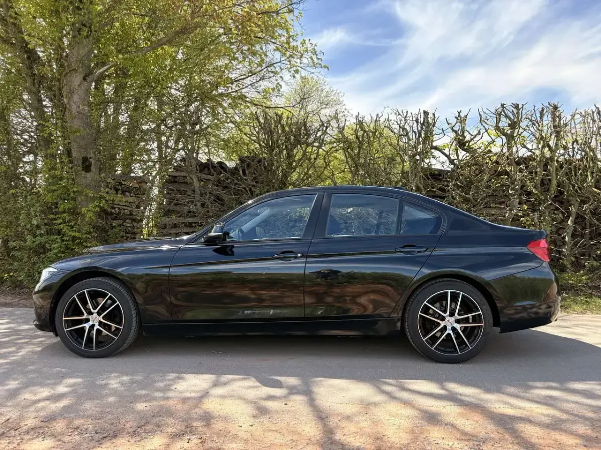 Gebraucht BMW 320 Advantage 190 PS (139 kW) 2018 Schwarz Limousine