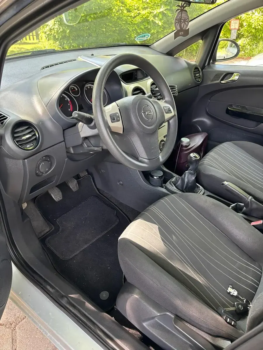 Gebraucht Opel Corsa 80 PS (58 kW) 2007 Silber Kleinwagen