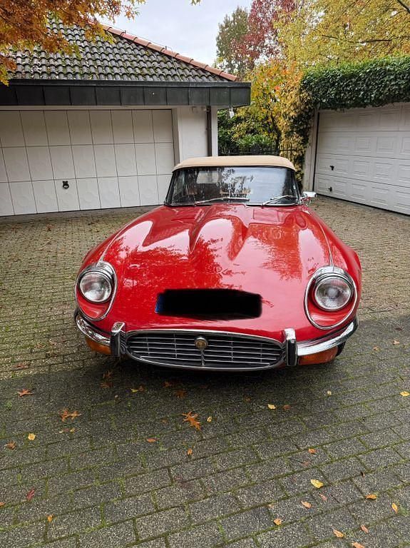 Second-hand Jaguar E-Type 268 CP (197 kW) 1974 Roșu Cabrio