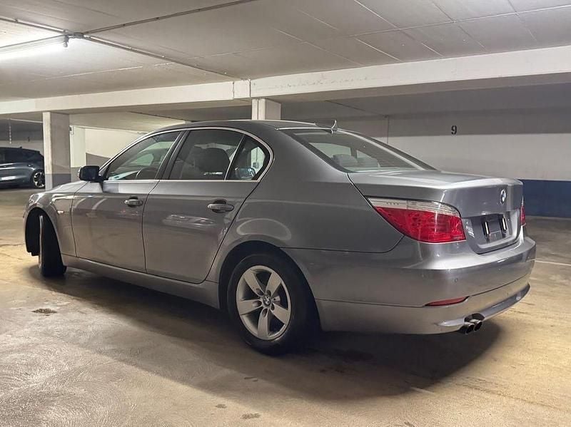 Gebraucht BMW 523 190 PS (139 kW) 2007 Grau Limousine