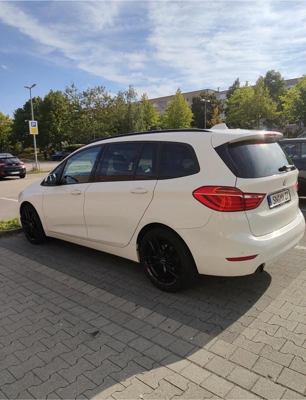 Weiß Gebraucht 2017 BMW 216 Gran Tourer Van / Kleinbus | 10.600 € (Teuer) - Bild 1/4
