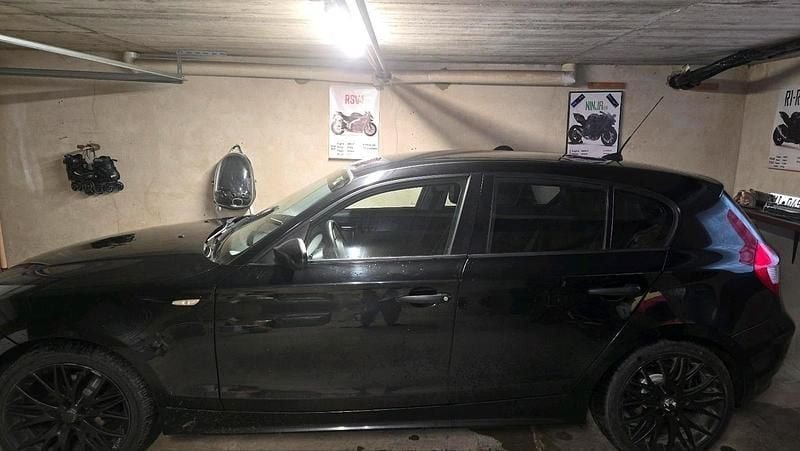Gebraucht BMW 118 Sport Line 122 PS (89 kW) 2005 Schwarz Kleinwagen